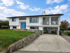 13620 Cooke Avenue Summerland